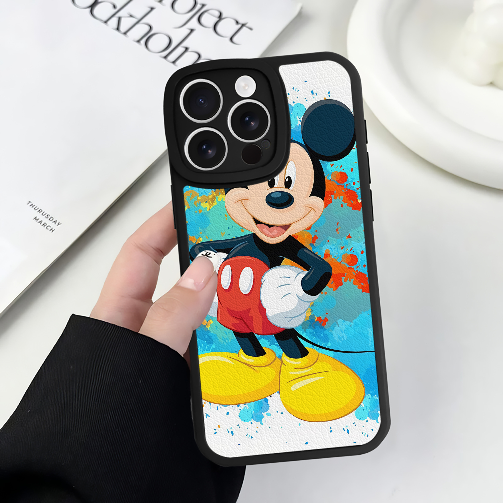 （画像用） ミッキーマウス Mickey Mouse 【iPhone 16シリーズ対応】シリコンスマホケース（レザー調） 材質：シリコン